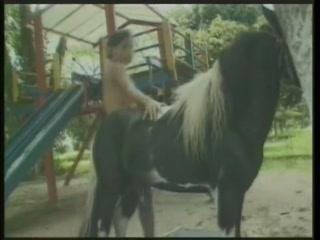 Shocking: Girl Caught On Camera Fucking Horse!